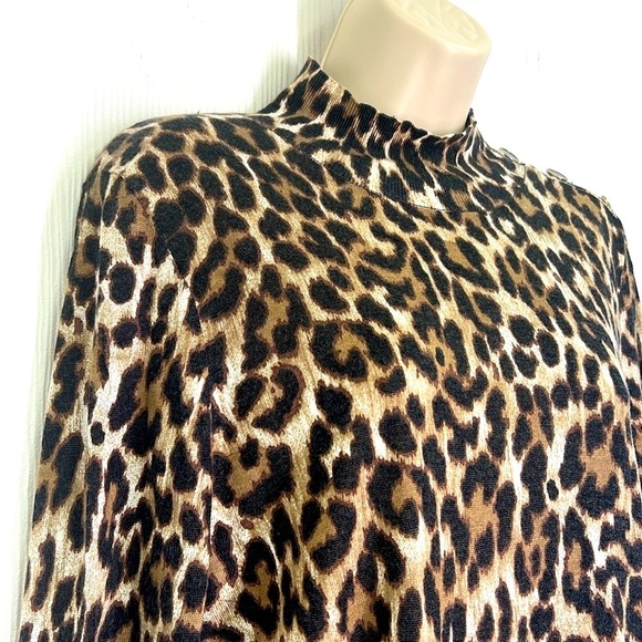 J Crew - Cheetah Animal Print Mock Neck Button Shoulder Lightweight Sweater Med - Picture 4 of 12
